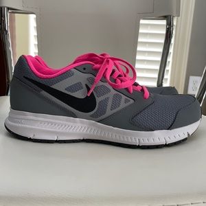 ♥️♥️♥️ Brand new gray Nike US 6.5 with pink lace.